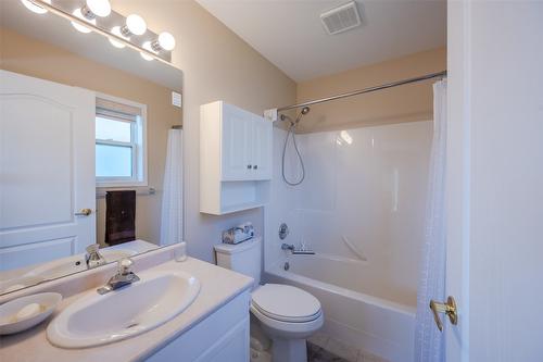 506 Red Wing Drive, Penticton, BC - Indoor Photo Showing Bathroom