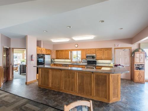 506 Red Wing Drive, Penticton, BC - Indoor Photo Showing Kitchen