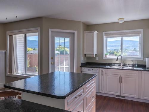 506 Red Wing Drive, Penticton, BC - Indoor Photo Showing Kitchen With Double Sink