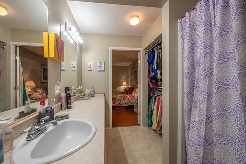 105-2401 South Main Street, Penticton, BC - Indoor Photo Showing Bathroom