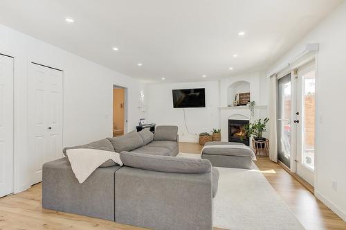 3828 Glen Canyon Drive, West Kelowna, BC - Indoor Photo Showing Living Room With Fireplace