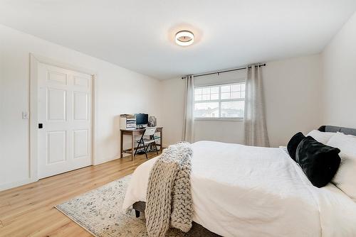 3828 Glen Canyon Drive, West Kelowna, BC - Indoor Photo Showing Bedroom
