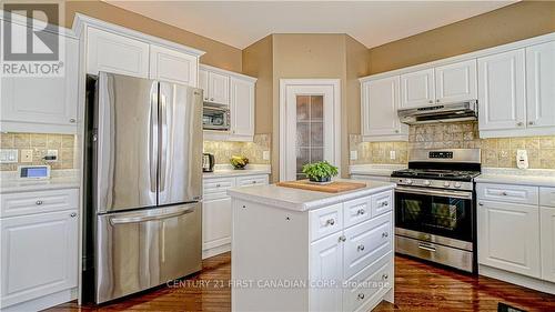 322 Chambers Place, London, ON - Indoor Photo Showing Kitchen