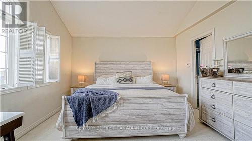 322 Chambers Place, London, ON - Indoor Photo Showing Bedroom