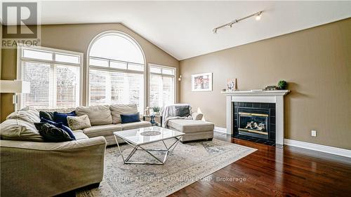 322 Chambers Place, London, ON - Indoor Photo Showing Living Room With Fireplace