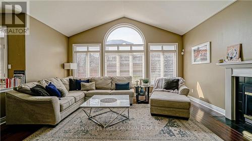 322 Chambers Place, London, ON - Indoor Photo Showing Living Room With Fireplace