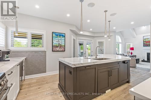 4152 Arbourfield Drive, Burlington (Rose), ON - Indoor Photo Showing Kitchen With Upgraded Kitchen