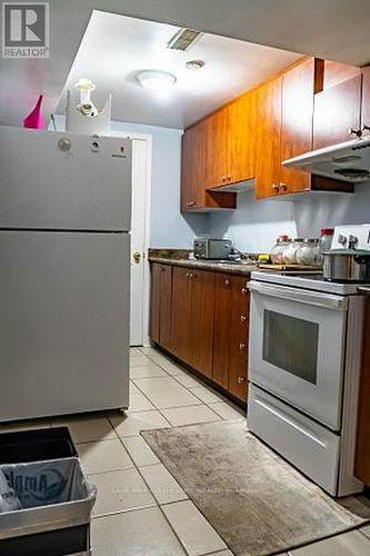 45 Manett Crescent, Brampton, ON - Indoor Photo Showing Kitchen