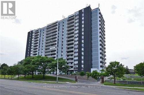 1610 - 2055 Upper Middle Road, Burlington, ON - Outdoor With Balcony With Facade