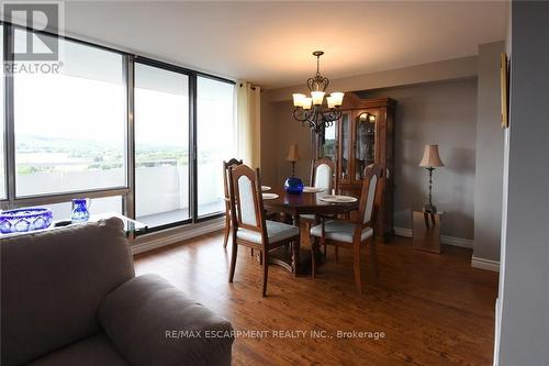 1610 - 2055 Upper Middle Road, Burlington, ON - Indoor Photo Showing Dining Room