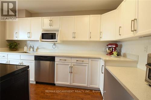 1610 - 2055 Upper Middle Road, Burlington, ON - Indoor Photo Showing Kitchen