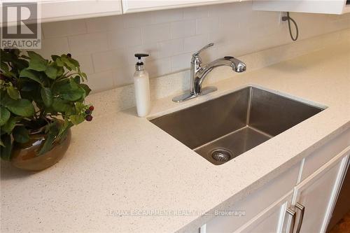 1610 - 2055 Upper Middle Road, Burlington, ON - Indoor Photo Showing Kitchen