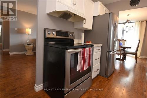 1610 - 2055 Upper Middle Road, Burlington, ON - Indoor Photo Showing Kitchen