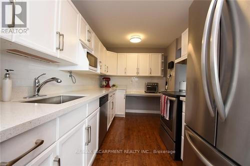 1610 - 2055 Upper Middle Road, Burlington, ON - Indoor Photo Showing Kitchen