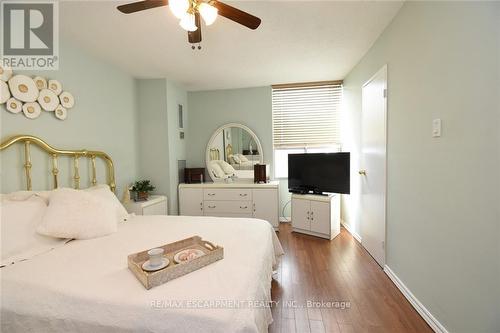 1610 - 2055 Upper Middle Road, Burlington, ON - Indoor Photo Showing Bedroom