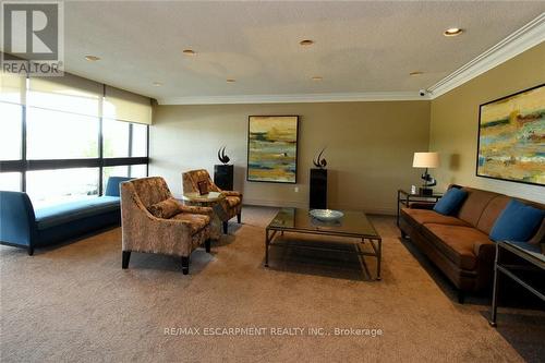 1610 - 2055 Upper Middle Road, Burlington, ON - Indoor Photo Showing Living Room