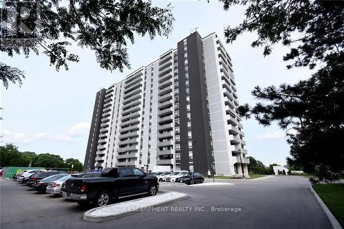 1610 - 2055 Upper Middle Road, Burlington, ON - Outdoor With Balcony With Facade