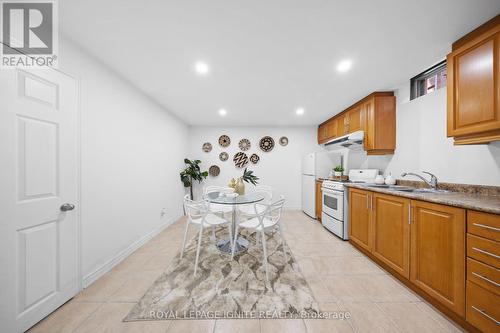 5464 Red Brush Drive, Mississauga, ON - Indoor Photo Showing Kitchen