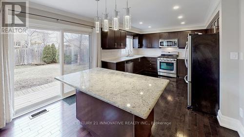 1091 Laurier Avenue, Milton, ON - Indoor Photo Showing Kitchen With Upgraded Kitchen
