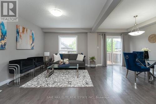 56 Honey Street, Cambridge, ON - Indoor Photo Showing Living Room