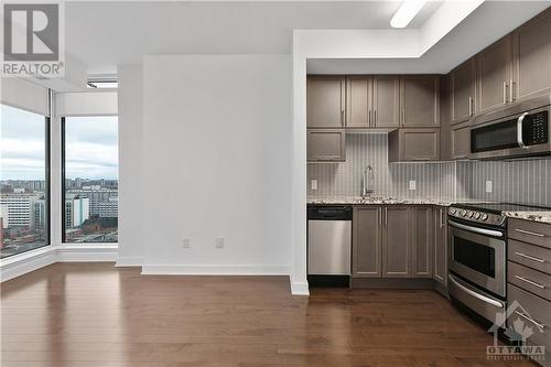 179 Metcalfe Street Unit#1705, Ottawa, ON - Indoor Photo Showing Kitchen