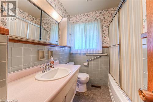 170 Berwick Street, Woodstock, ON - Indoor Photo Showing Bathroom