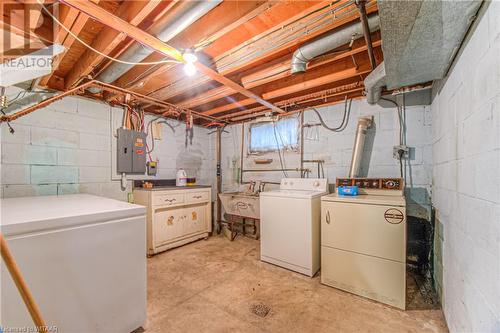170 Berwick Street, Woodstock, ON - Indoor Photo Showing Laundry Room