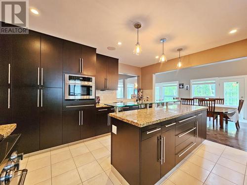 21565 West Lake Road, Prince George, BC - Indoor Photo Showing Kitchen With Upgraded Kitchen