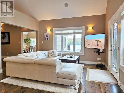 21565 West Lake Road, Prince George, BC - Indoor Photo Showing Living Room