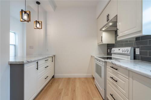 263 Kensington Avenue N, Hamilton, ON - Indoor Photo Showing Kitchen