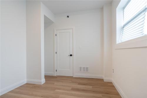 263 Kensington Avenue N, Hamilton, ON - Indoor Photo Showing Other Room