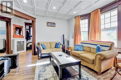 1031 Carling Avenue, Ottawa, ON - Indoor Photo Showing Living Room