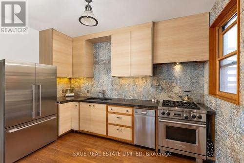 1402 Dundas Street W, Toronto, ON - Indoor Photo Showing Kitchen