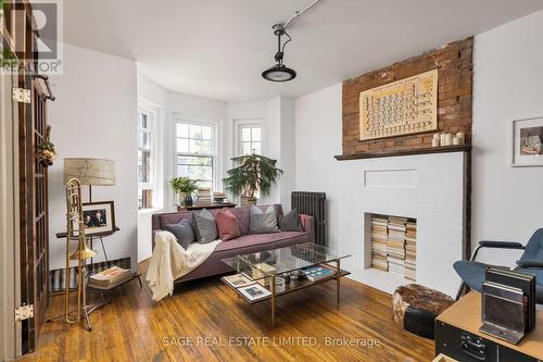 1402 Dundas Street W, Toronto, ON - Indoor Photo Showing Living Room