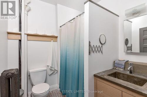 1402 Dundas Street W, Toronto, ON - Indoor Photo Showing Bathroom