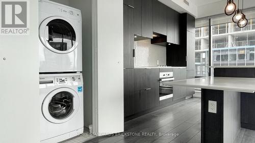 4005 - 5 St.  Joseph Street, Toronto, ON - Indoor Photo Showing Laundry Room