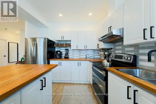 405 - 2874 Keele Street, Toronto, ON - Indoor Photo Showing Kitchen With Stainless Steel Kitchen With Double Sink