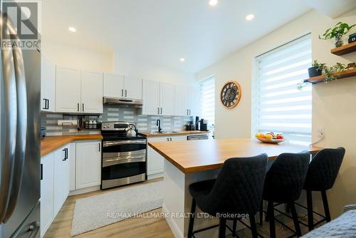 405 - 2874 Keele Street, Toronto, ON - Indoor Photo Showing Kitchen With Stainless Steel Kitchen
