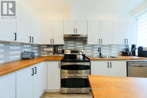 405 - 2874 Keele Street, Toronto, ON - Indoor Photo Showing Kitchen With Double Sink