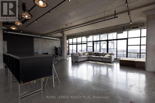 509 - 68 Broadview Avenue, Toronto, ON - Indoor Photo Showing Garage