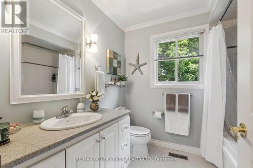 25 Fireside Drive, Toronto, ON - Indoor Photo Showing Bathroom