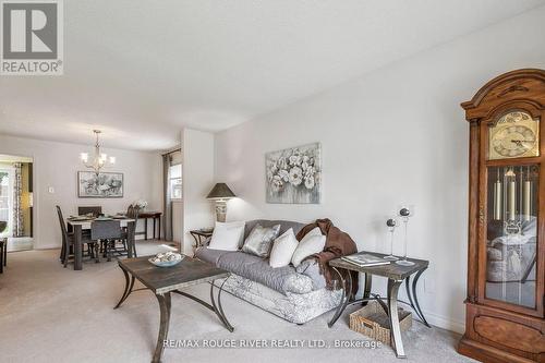 25 Fireside Drive, Toronto, ON - Indoor Photo Showing Living Room