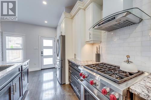 261 Gatwick Drive, Oakville, ON - Indoor Photo Showing Kitchen With Upgraded Kitchen