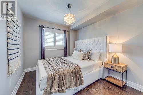 261 Gatwick Drive, Oakville, ON - Indoor Photo Showing Bedroom