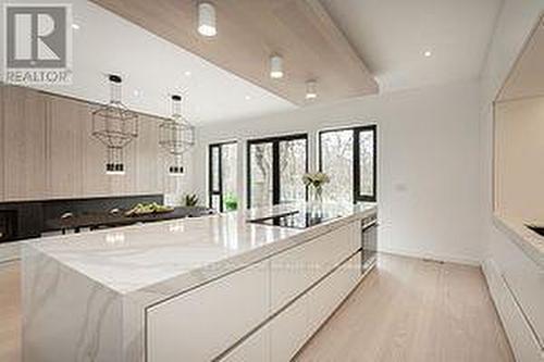 5008 Spruce Avenue, Burlington, ON - Indoor Photo Showing Kitchen