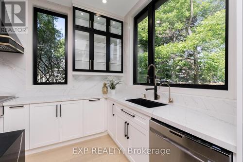 144 Stewart Street, Oakville, ON - Indoor Photo Showing Kitchen