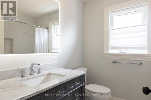 2516 Sunnyhurst Close, Oakville, ON - Indoor Photo Showing Bathroom