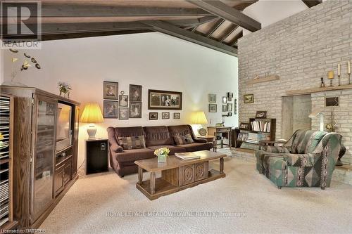 225/269 Campbell Avenue E, Milton, ON - Indoor Photo Showing Living Room