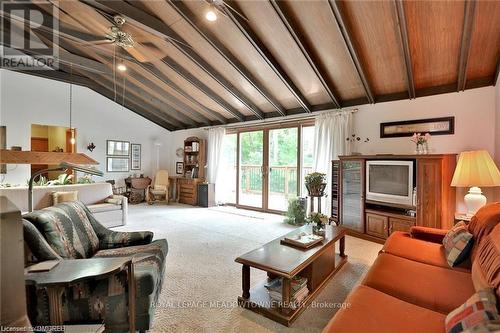 225/269 Campbell Avenue E, Milton, ON - Indoor Photo Showing Living Room