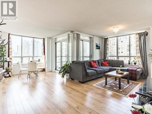 1711 - 156 Enfield Place, Mississauga, ON - Indoor Photo Showing Living Room